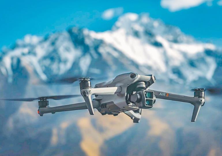 Explore the Sky with Lanus Triple Camera 8K Drone: Unmatched Aerial Photography Awaits!